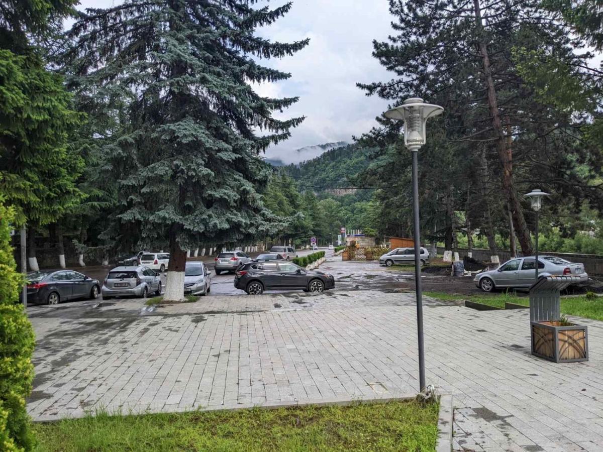 Riverside Borjomi Luaran gambar