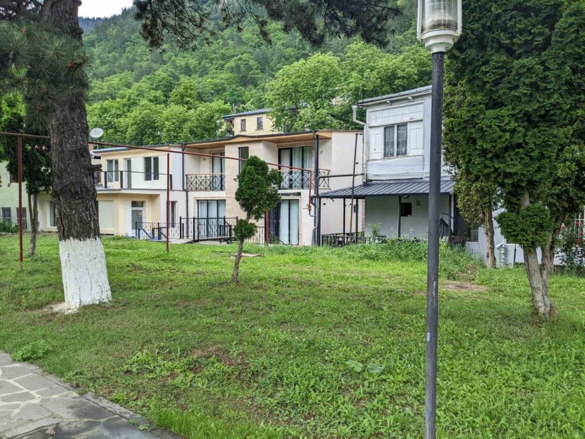 Riverside Borjomi Luaran gambar